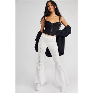 New Free People x Lenni Badland Bells White Eyelet Flare Pants sz Small
